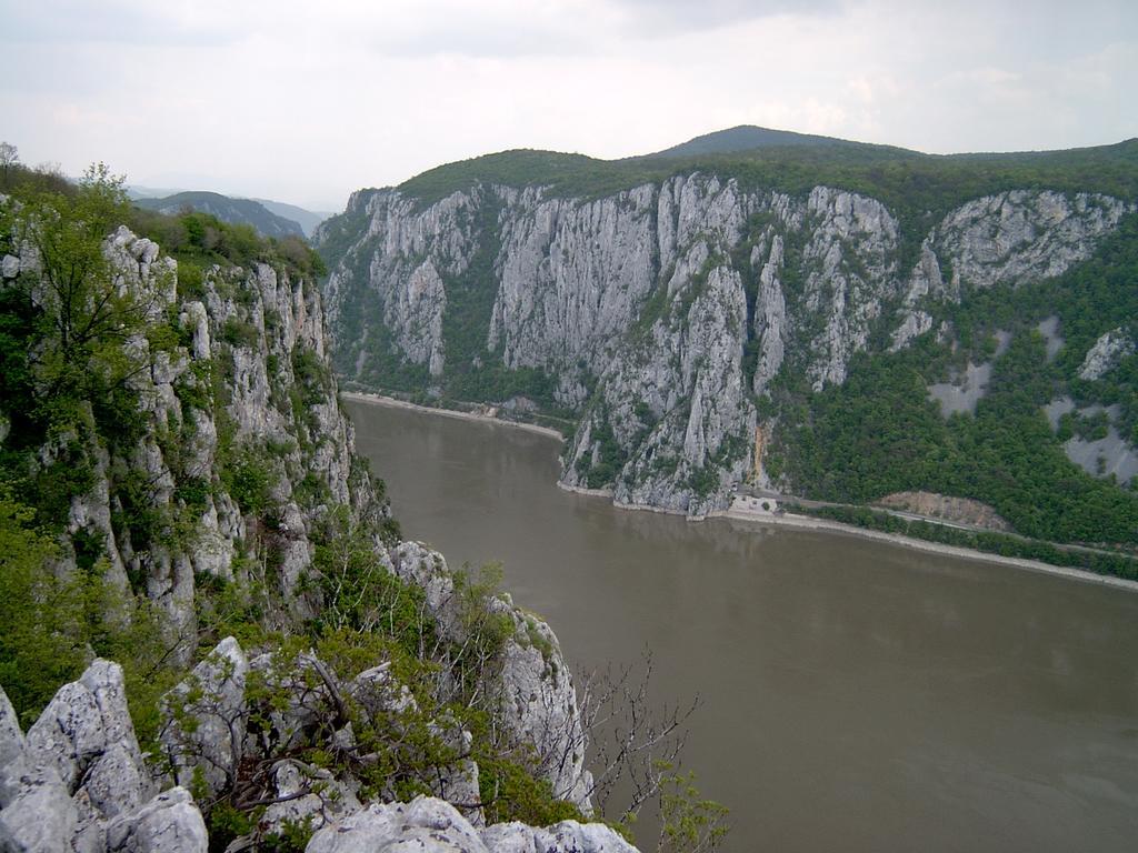 Mai Danube Eselnita Exterior foto