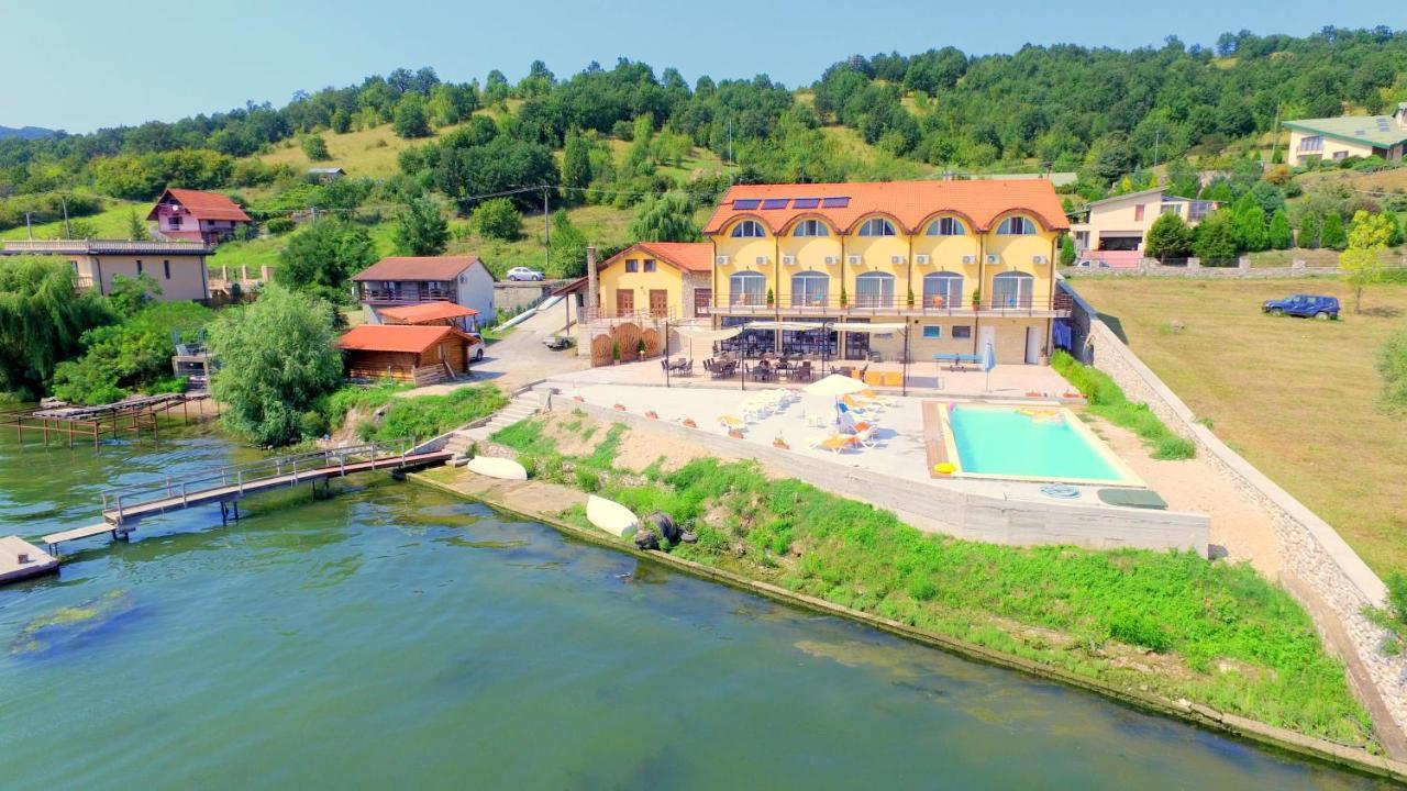 Mai Danube Eselnita Exterior foto